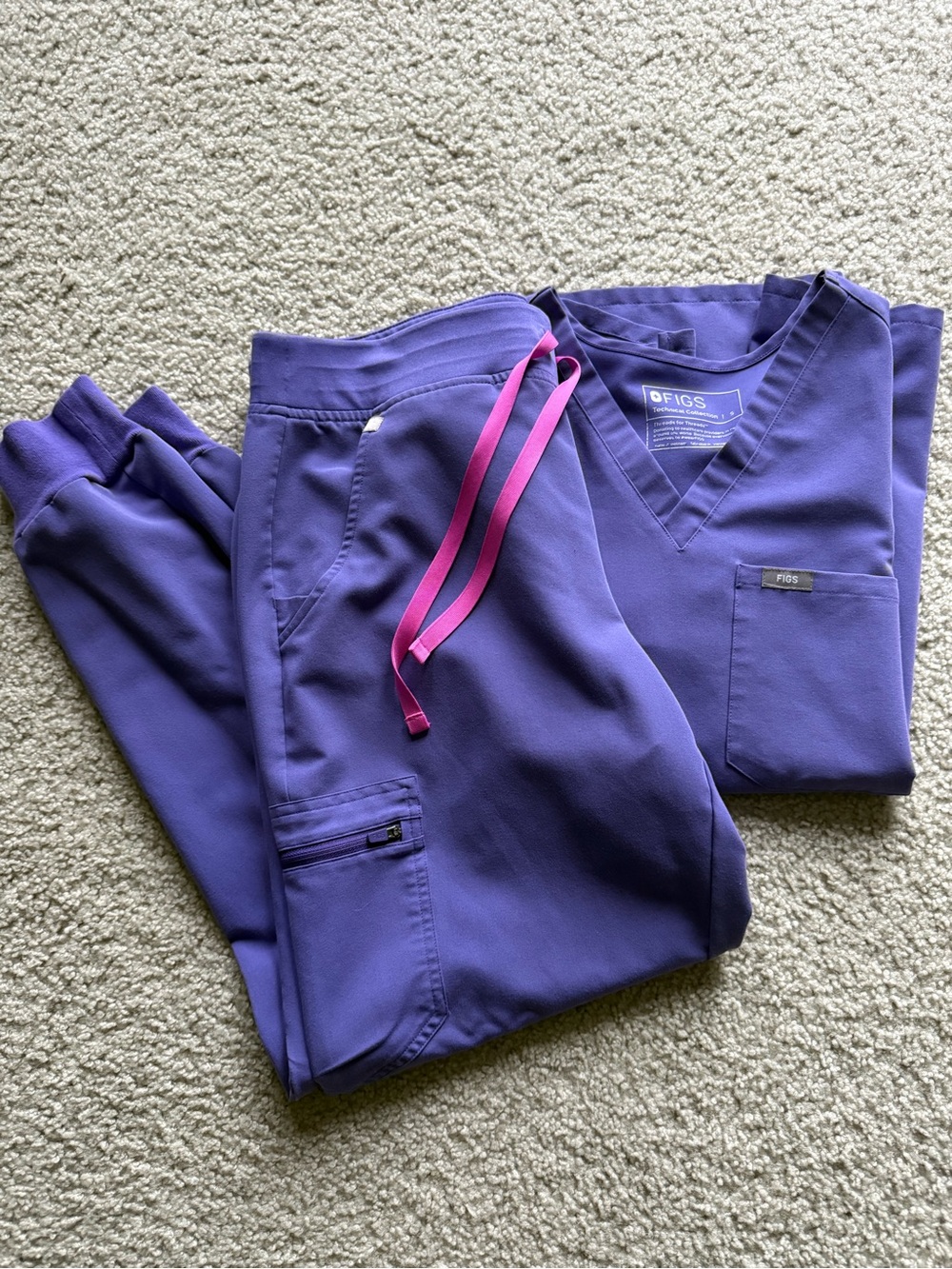 FIGS scrub set